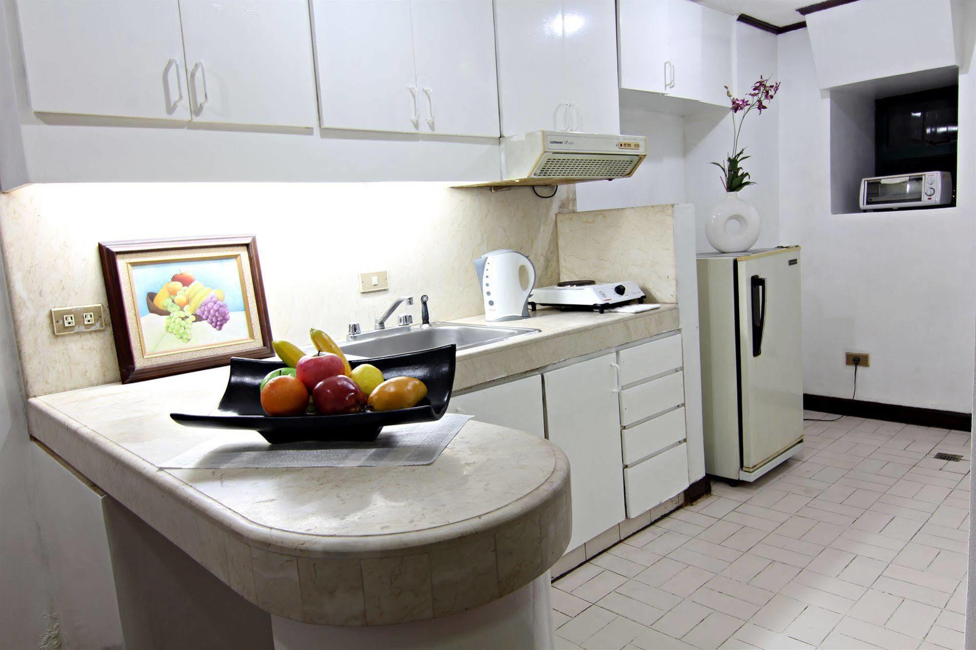 Mpt Suites Макати Экстерьер фото