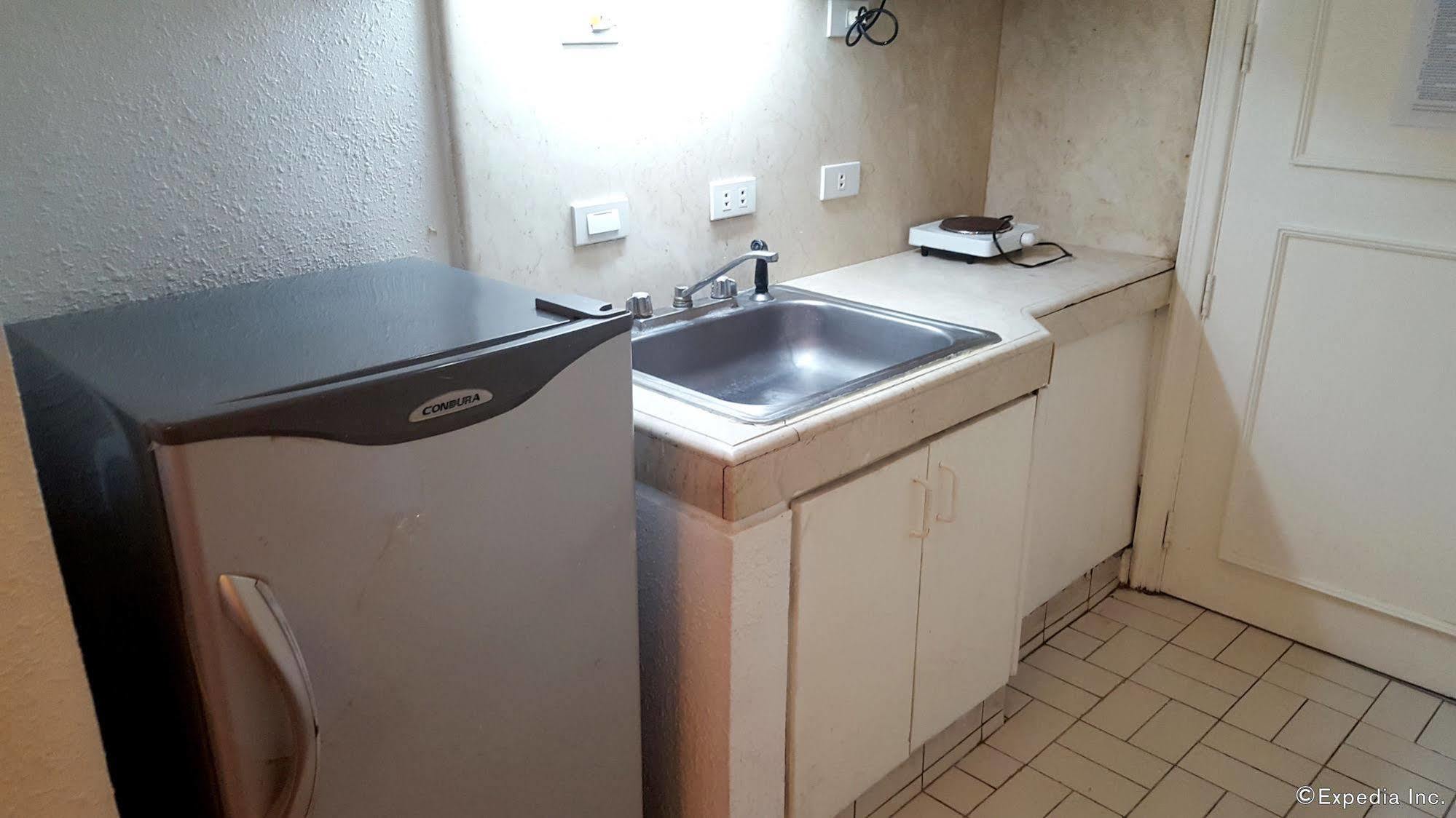 Mpt Suites Макати Экстерьер фото
