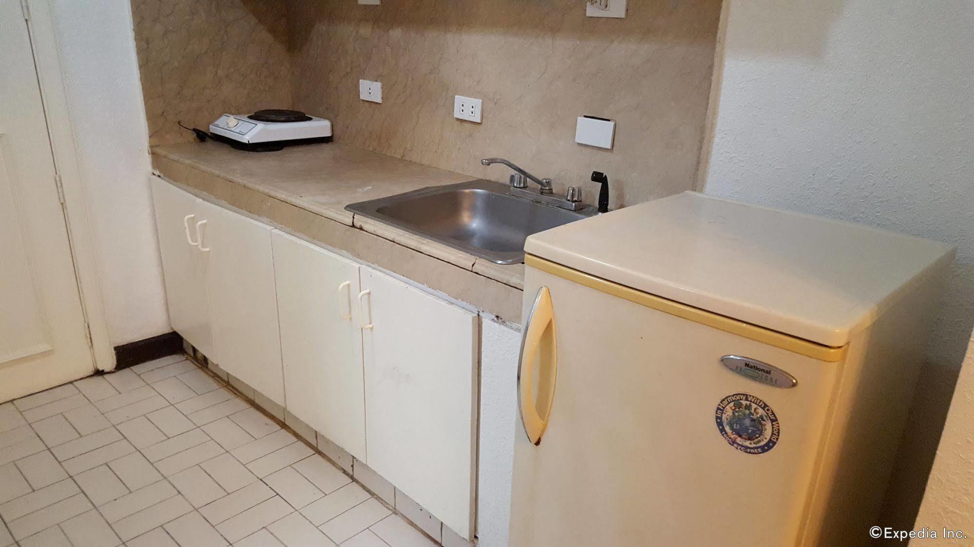 Mpt Suites Макати Экстерьер фото