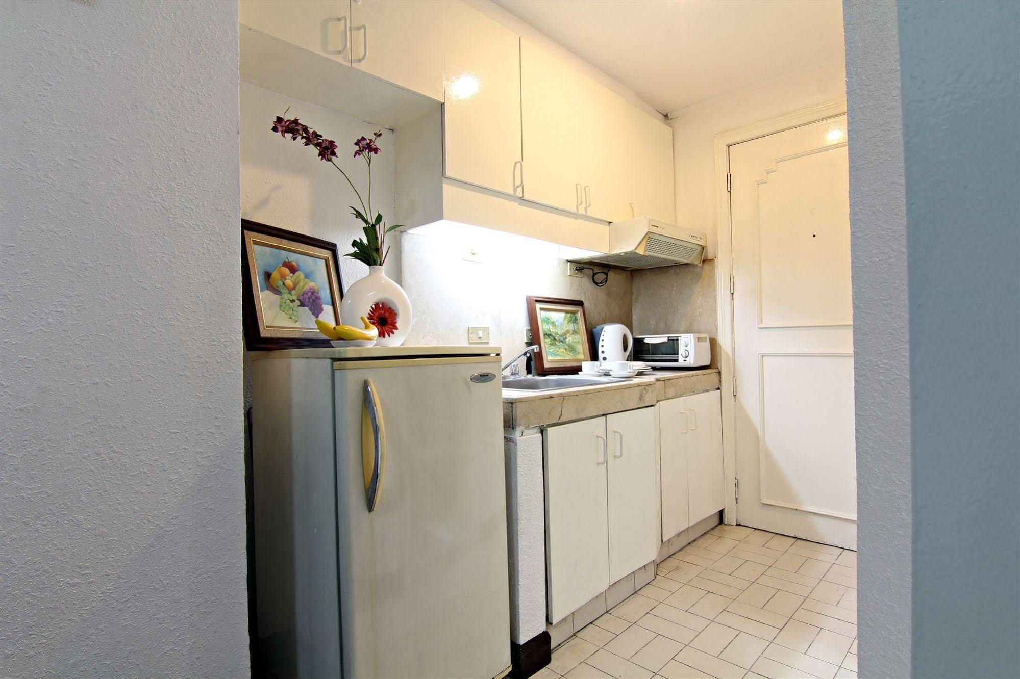 Mpt Suites Макати Экстерьер фото